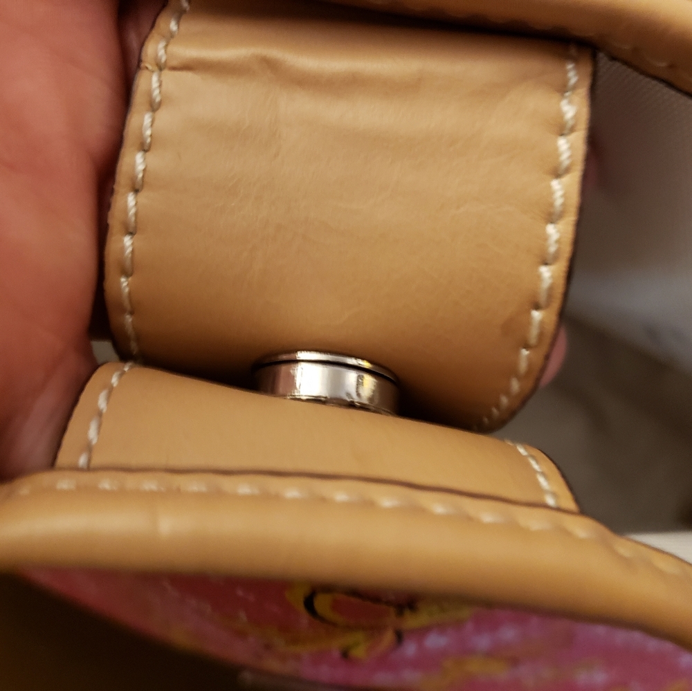 GUESS TOTE - Picture 7 of 9